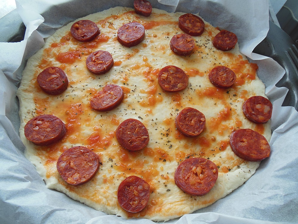Pizza cu chorizo