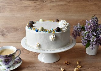 Desert tort cu nuca, ciocolata si crema de vanilie