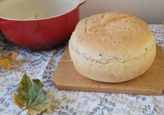 Paine cu seminte la vasul de ceramica Crock Pot