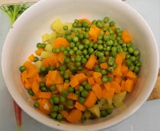 Salata de legume cu piept de pui, varianta light