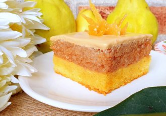 Desert prajitura cu gutui si crema cu lapte condensat caramelizat