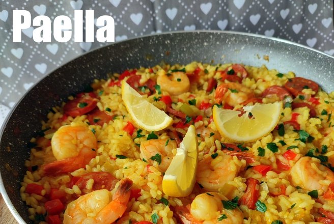 Paella cu creveti si chorizo
