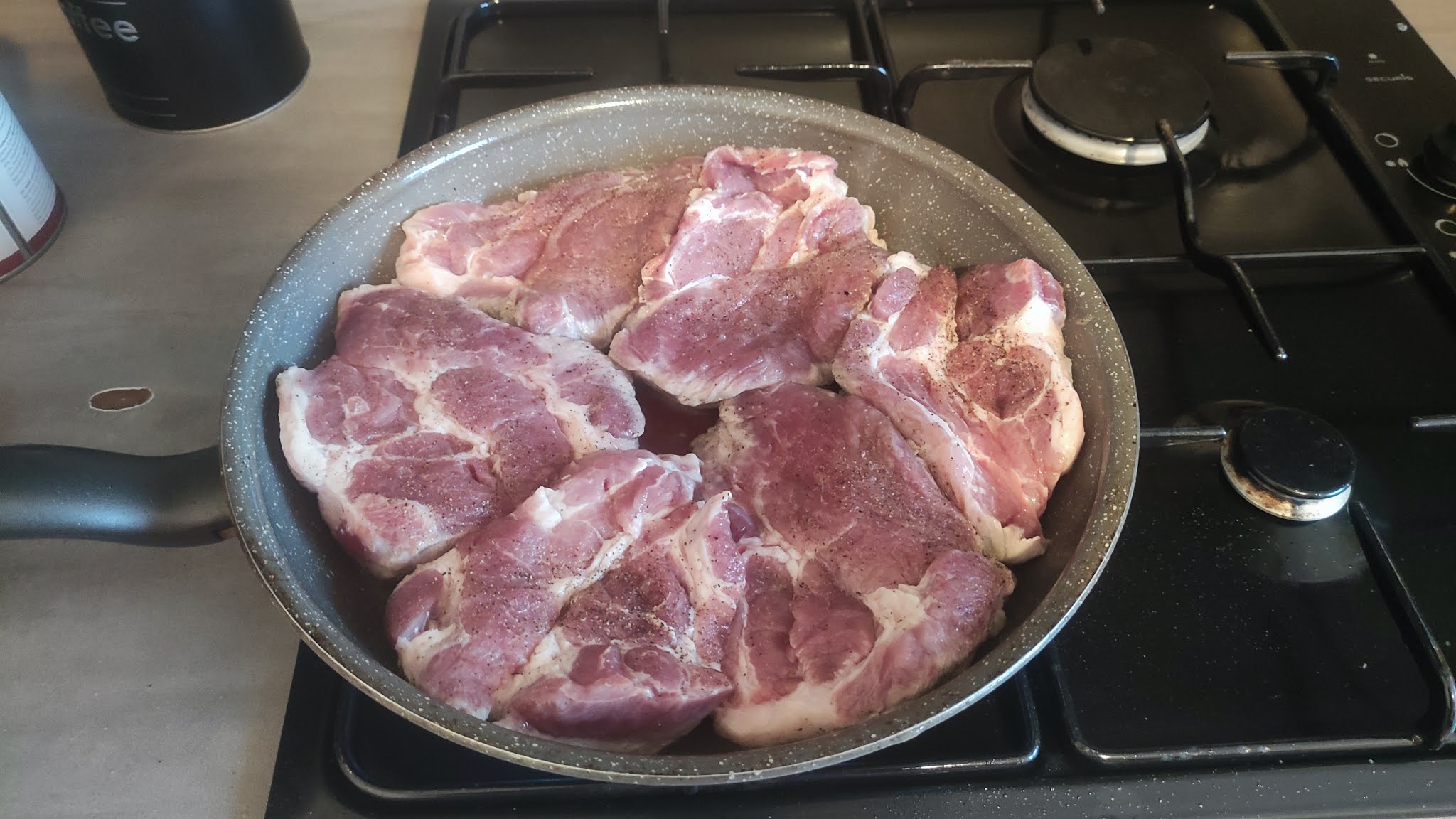 Friptura frageda de porc la tigaie