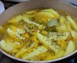 Mancare de cartofi cu ardei copt si carnati-4