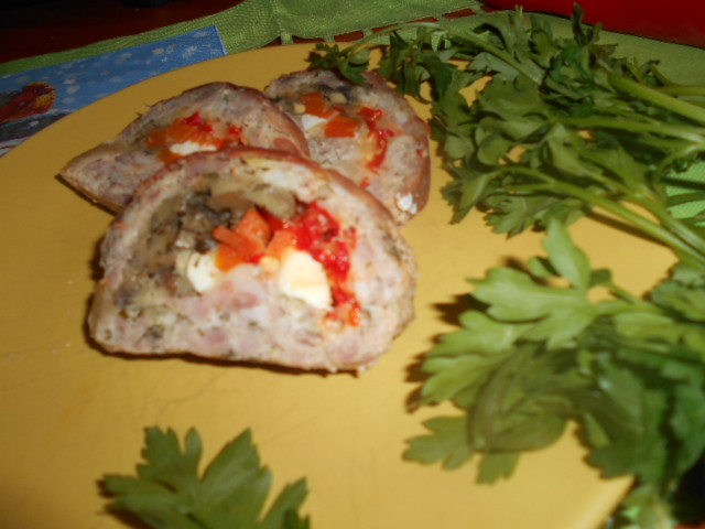 Aperitiv rulada din carne tocata umpluta cu legume by Oanapl