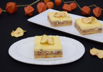 Desert prajitura cu mere, nuci si branza