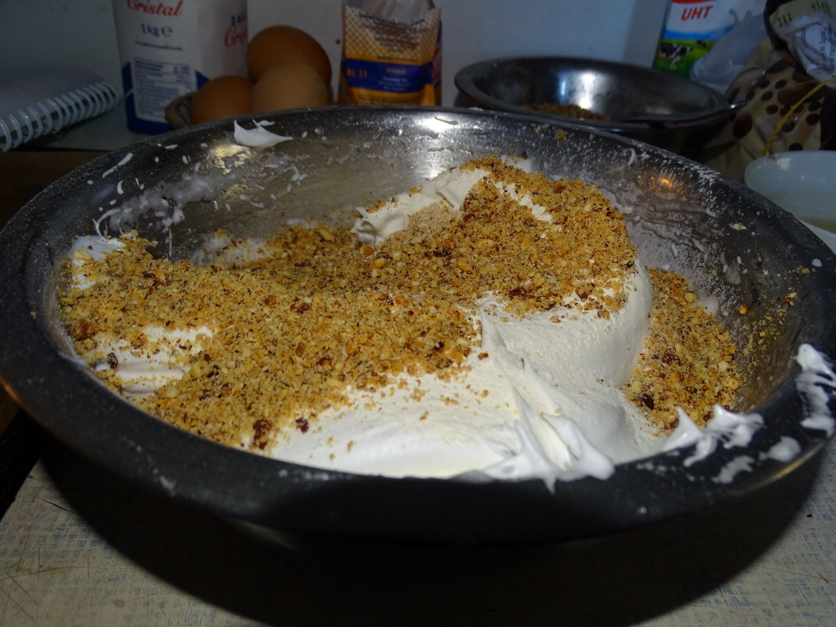 Desert prajitura cu afine si crema pralina