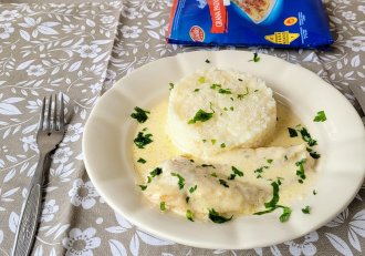 Orez cremos cu piept de pui in sos