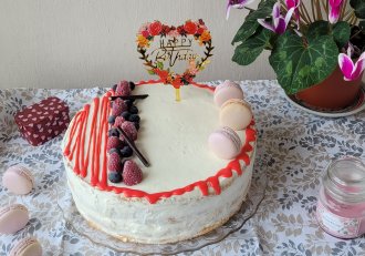 Desert tort aniversar cu crema de mascarpone si fructe - reteta cu nr. 1100