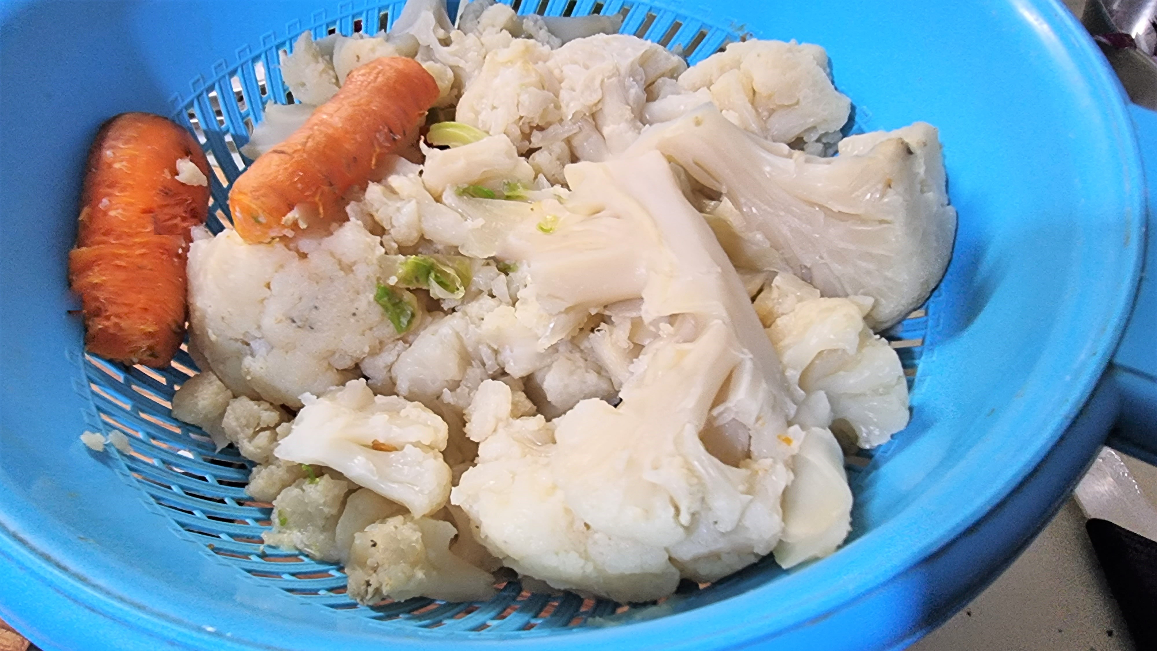 Salata de conopida cu branza Cheddar si orez