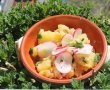 Salata calda de cartofi cu sunca, ceapa verde si ridichi-11