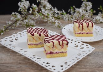 Desert prajitura cu zmeura, piersici si piscoturi