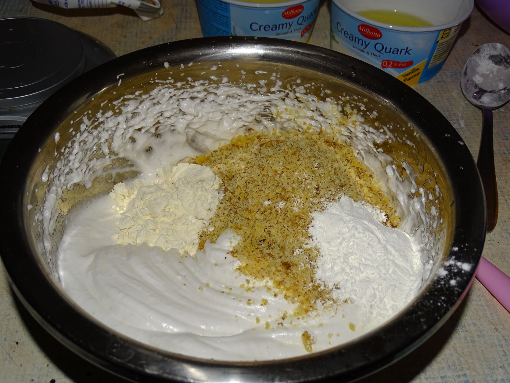 Desert prajitura cu frisca si gem de caise