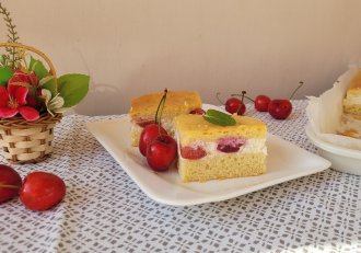 Desert prajitura turnata, cu branza si cirese