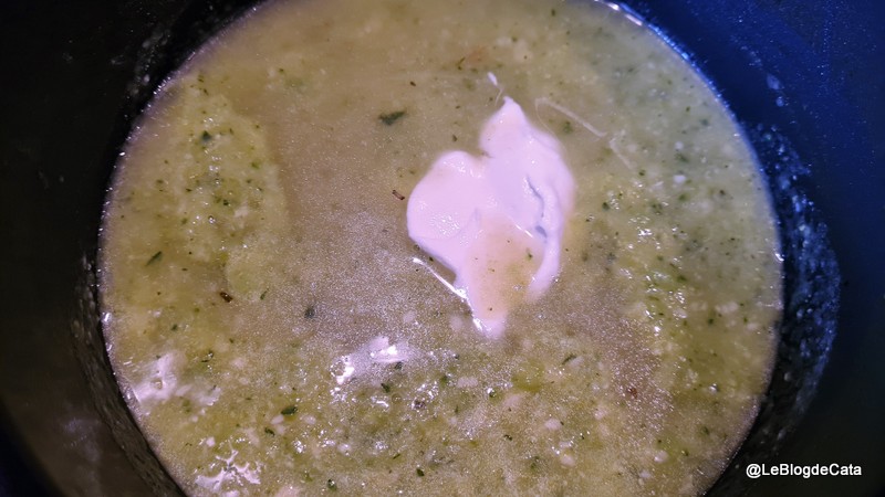 Reteta de supa crema de dovlecel, mazare si parmezan