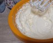 Reteta de tort cu blat umed cu afine, mascarpone si jeleu de capsuni-9