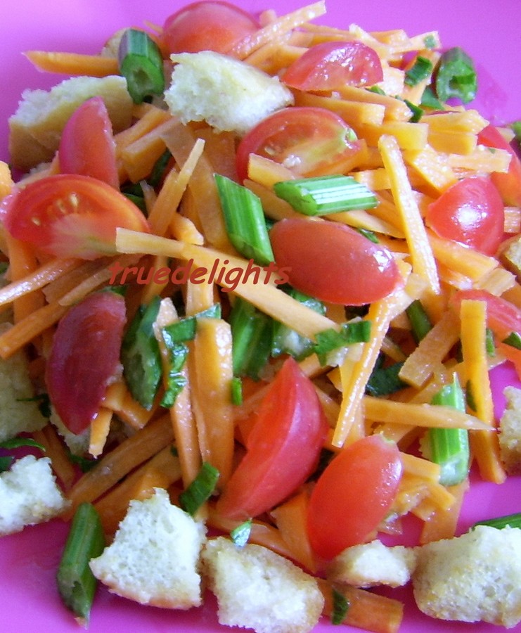 Salata de morcov cu rosii cherry si crutoane