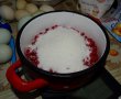 Reteta de tort cu crema de unt cu ciocolata si jeleu de coacaze rosii-1