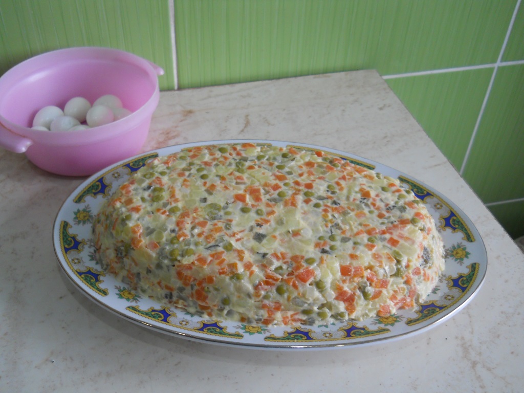 Reteta de salata a la russe cu oua de prepelita