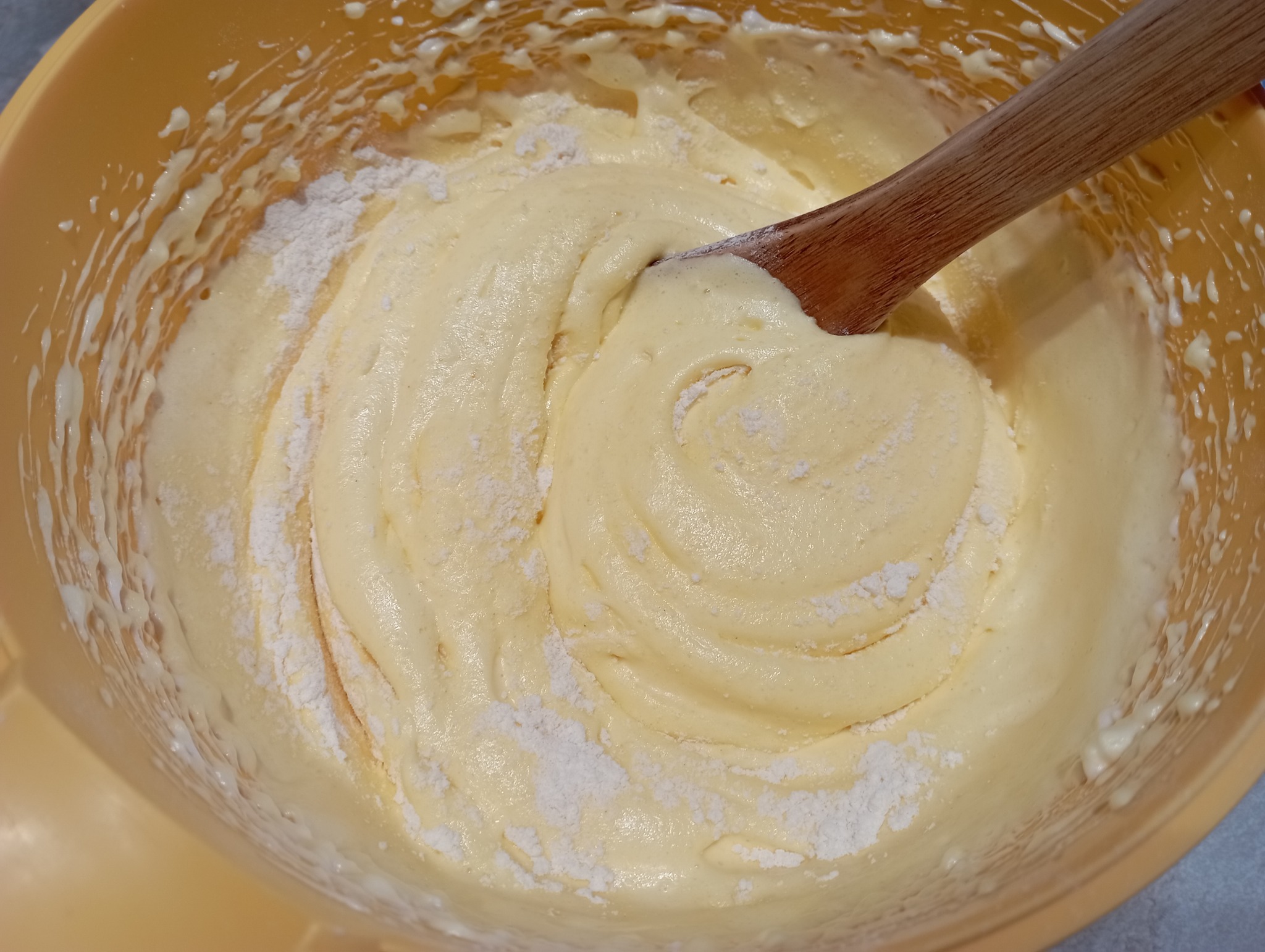 Reteta de prajitura cu mere, nuci caramelizate si mascarpone