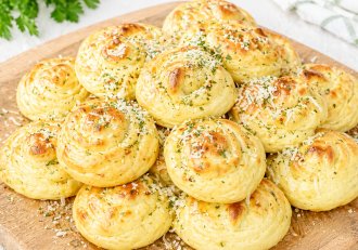 Reteta simpla de piure de cartofi cu parmezan la cuptor