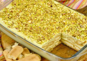 Tiramisu cu fistic - Rețeta unui desert celebru în variantă reinterpretată