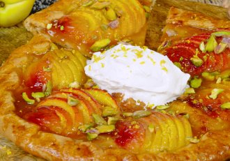 Tartă fragedă cu nectarine - Rețeta rapidă și delicioasă
