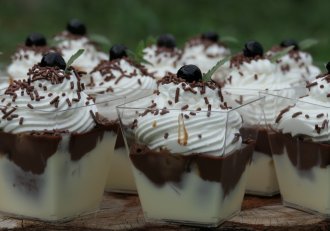 Desert cu piersici - Reteta usoara la pahar