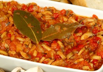 Zacuscă cu ciuperci - Deliciul legumelor de toamnă