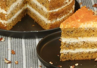 Tort de morcovi cu nuci pecan - Desertul care te va cuceri prin savoare și aromă