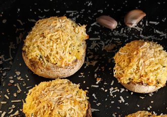 Ciuperci umplute cu cremă de brânză și legume – Aperitiv delicios și ușor de preparat