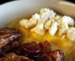 Tochitură de porc cu mămăligă și brânză - Rețeta moldovenească plină de savoare-2