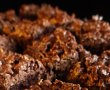 Prăjitura cu ciocolată și fulgi de porumb - Deliciu însiropat și cu o crustă crocantă-1
