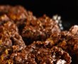Prăjitura cu ciocolată și fulgi de porumb - Deliciu însiropat și cu o crustă crocantă-2