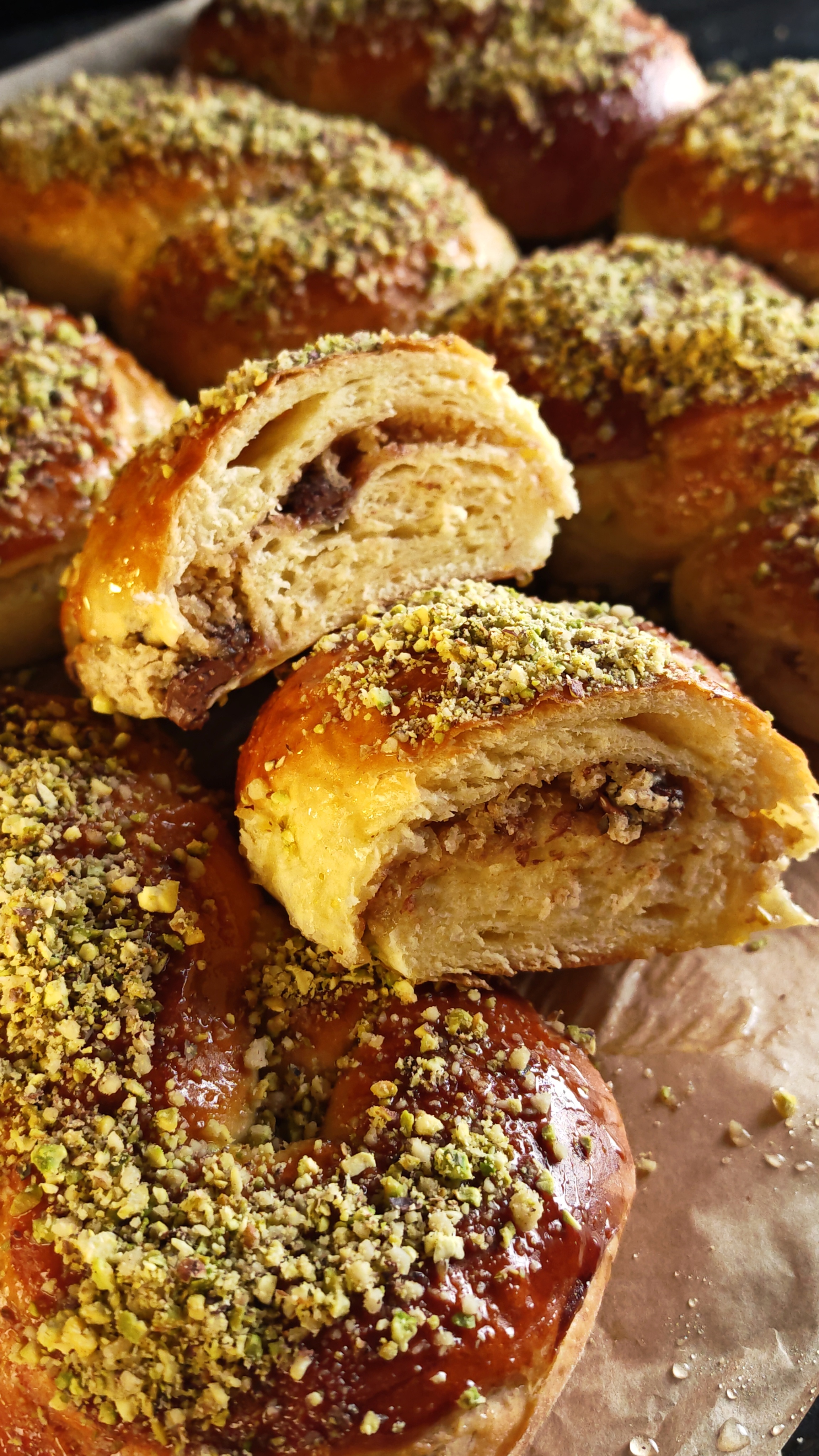 Mucenici moldovenești cu cremă de nucă și ciocolată – super pufoși și delicioși
