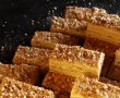 Prăjitură cu migdale pralinate și cremă de vanilie - Fragedă și delicioasă-2
