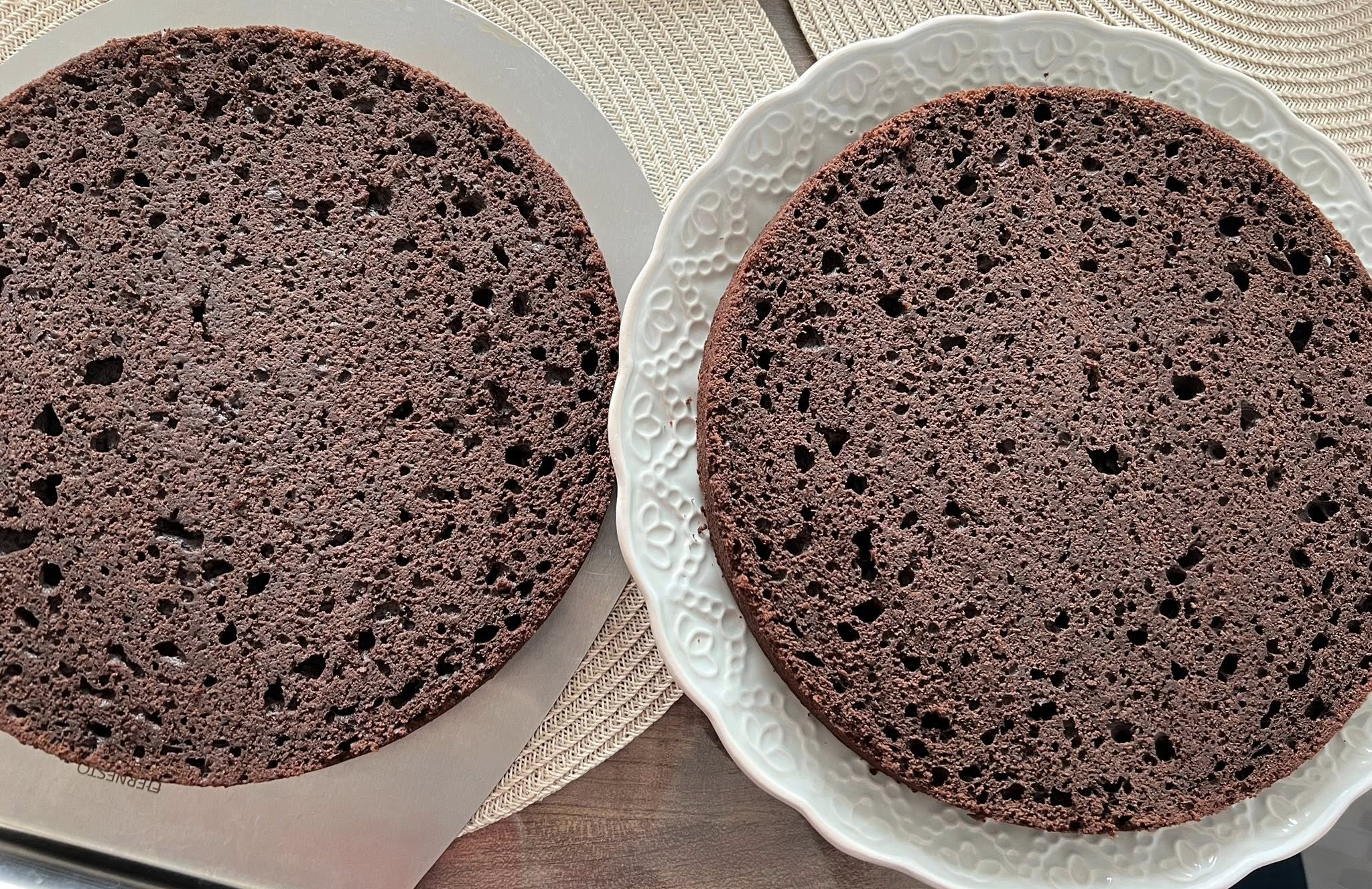 Tort cu mure, cirese si ciocolata - Reteta delicioasa cu fructe