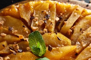 Tarta Tatin cu înghețată - Desertul care te cucerește
