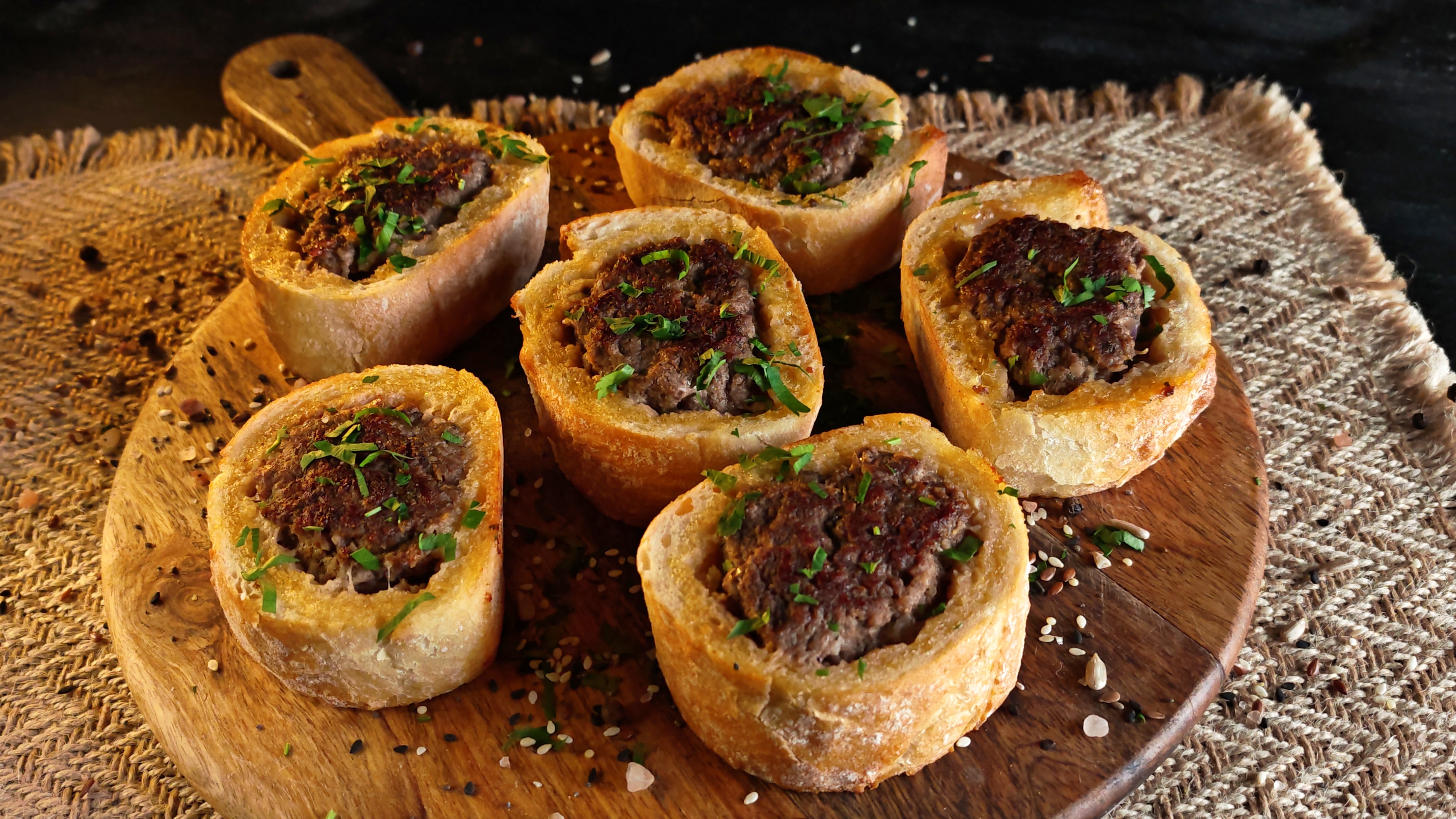 Pâine umplută cu carne de vită - Rețeta simplă și gustoasă