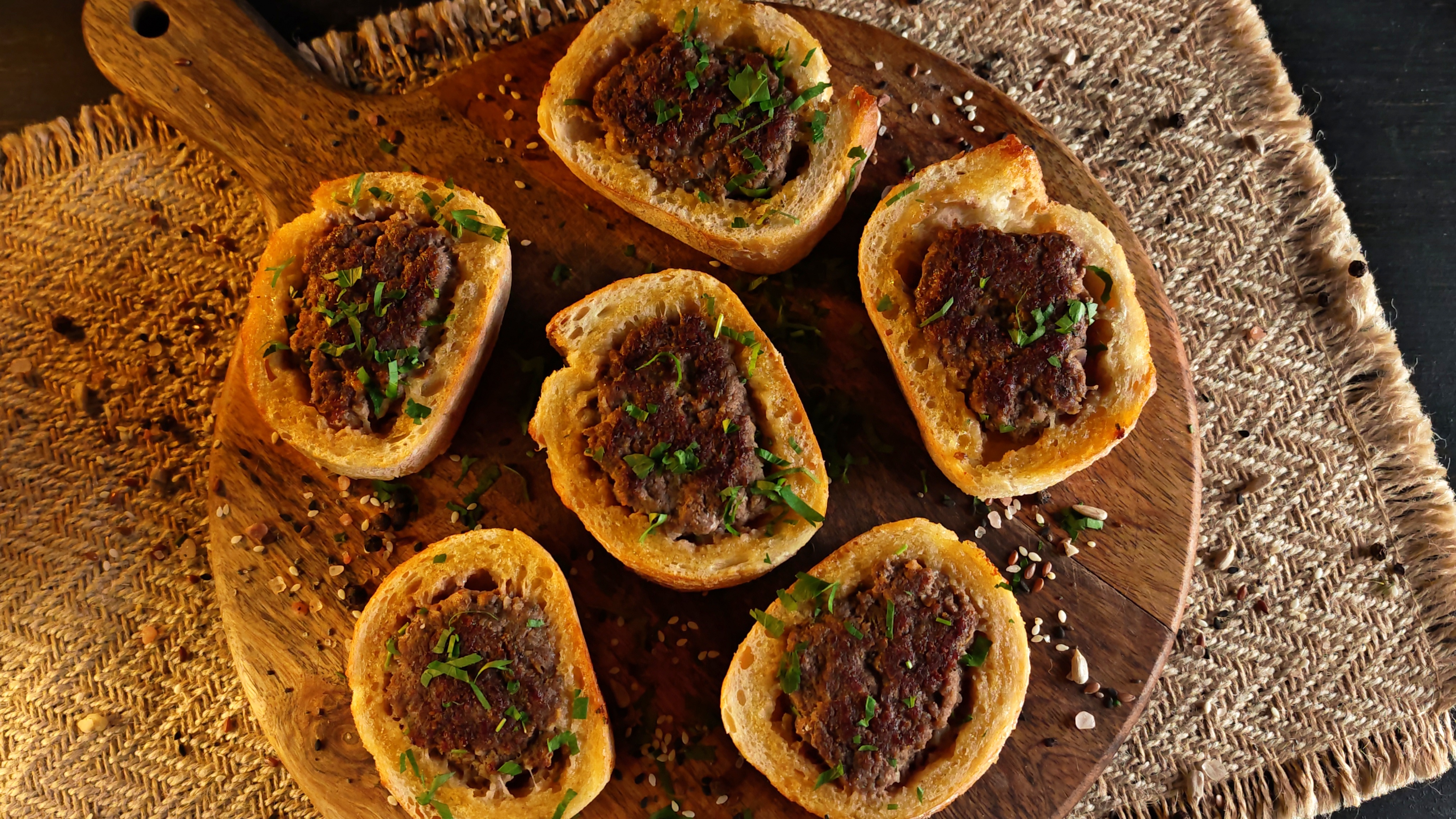 Pâine umplută cu carne de vită - Rețeta simplă și gustoasă