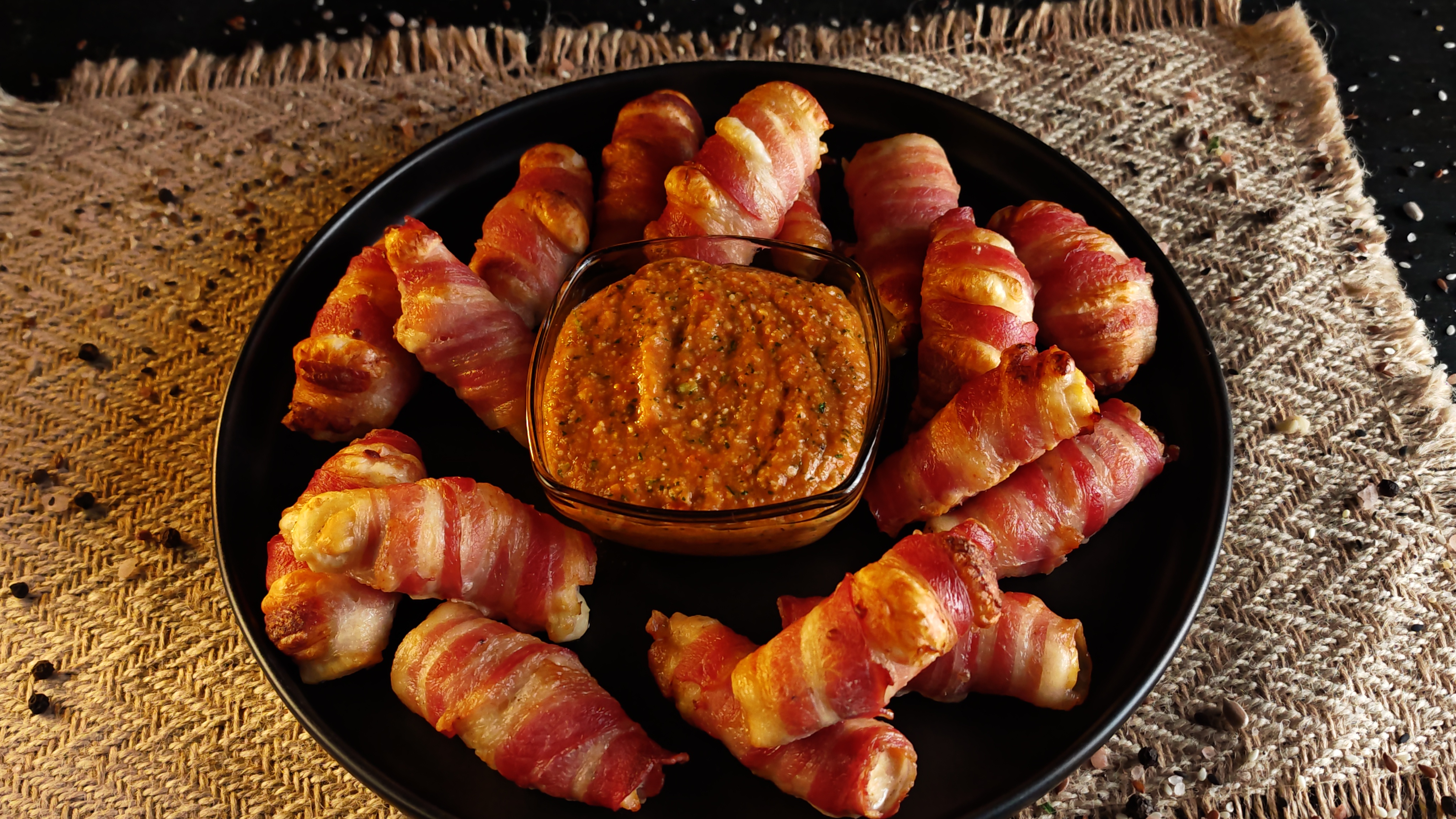 Gustări cu pui și bacon - Rețeta rapidă și savuroasă
