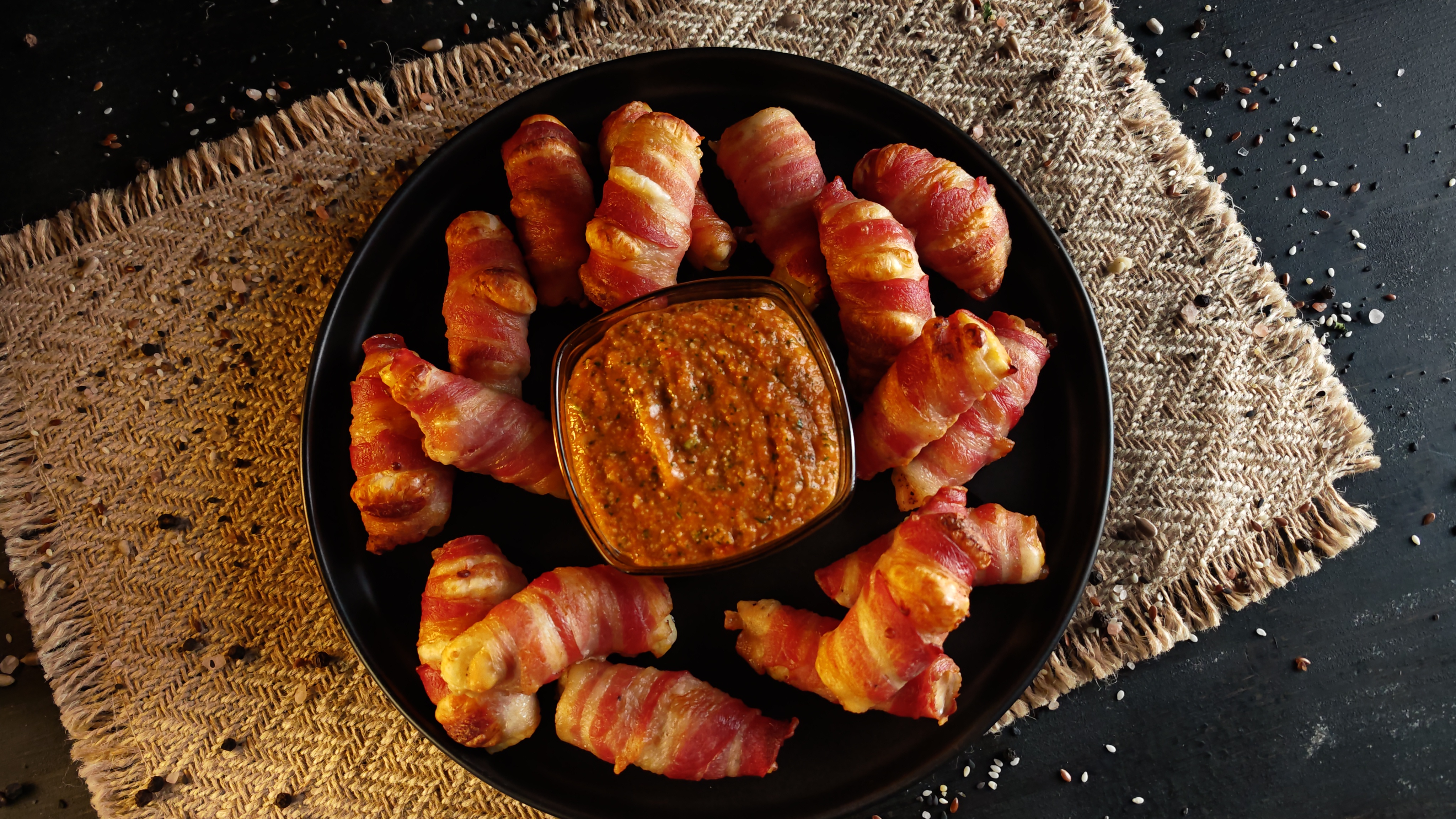 Gustări cu pui și bacon - Rețeta rapidă și savuroasă