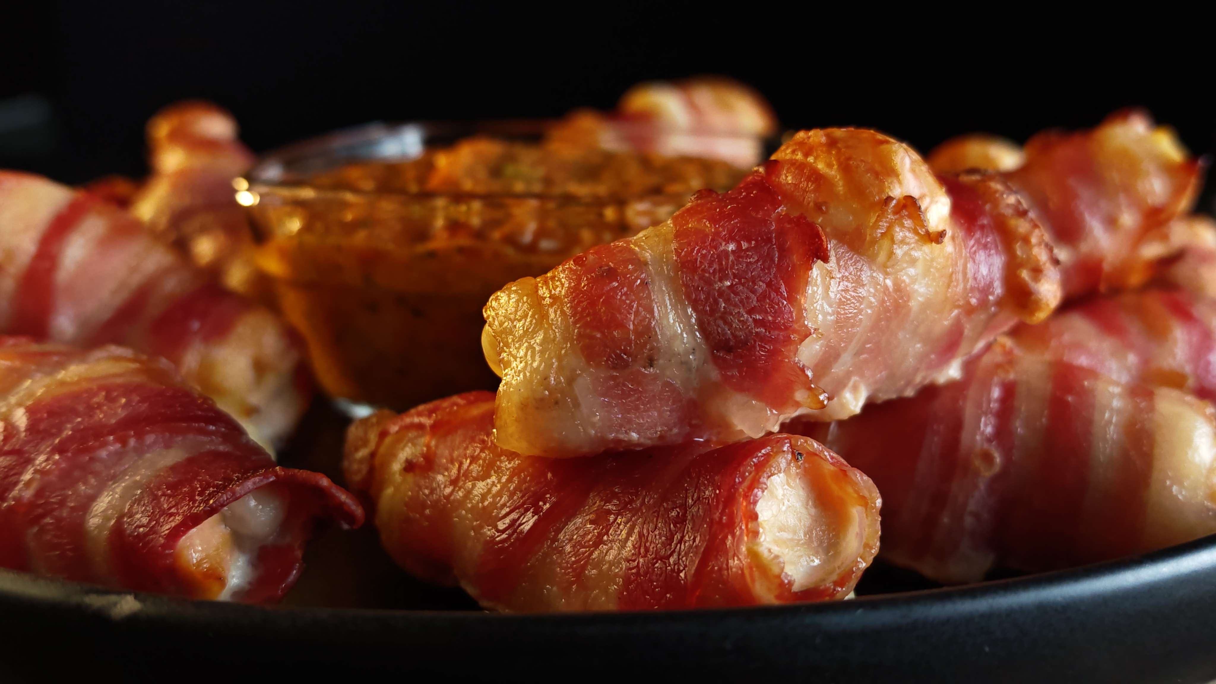 Gustări cu pui și bacon - Rețeta rapidă și savuroasă