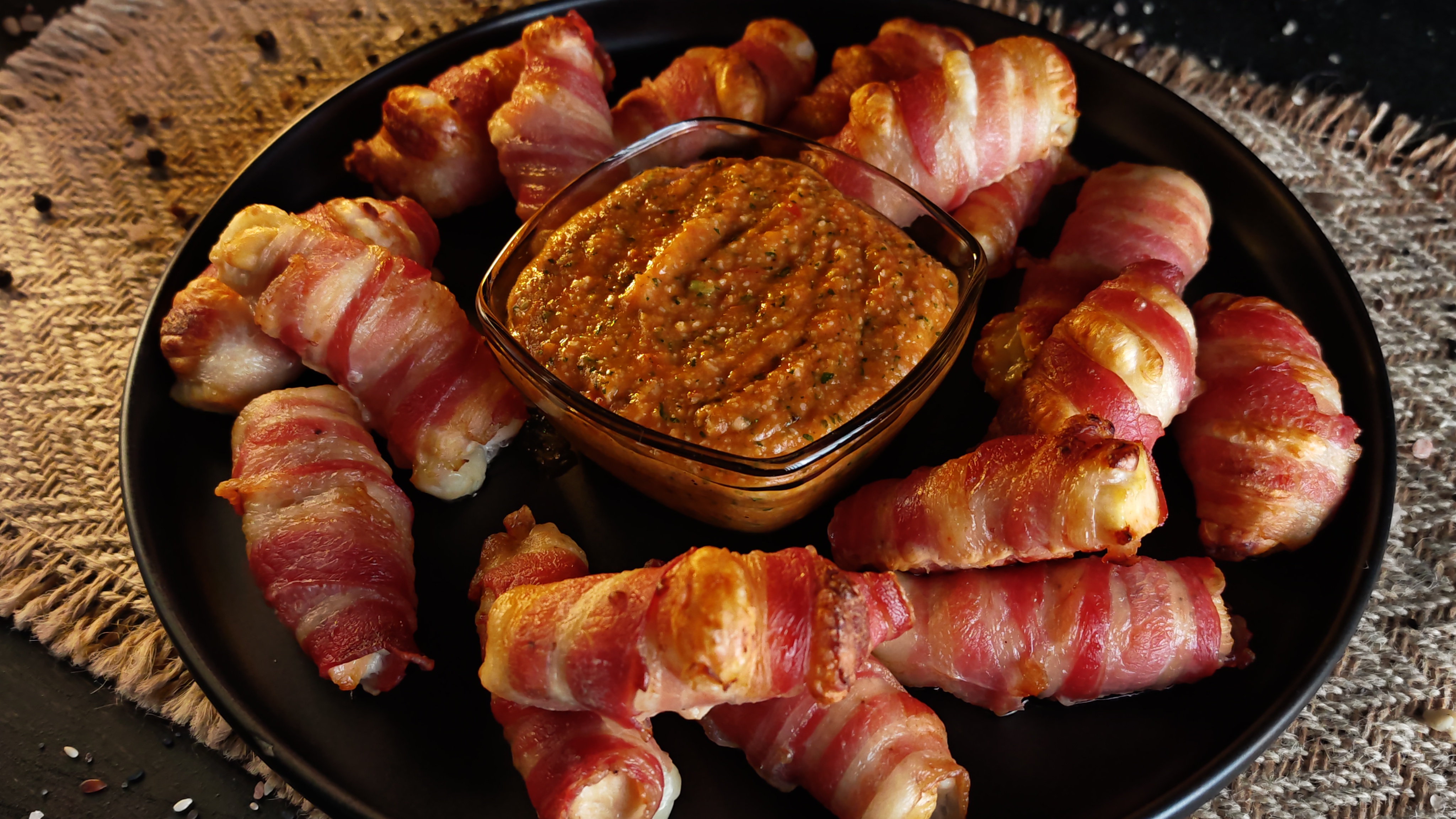 Gustări cu pui și bacon - Rețeta rapidă și savuroasă