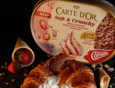 Croissant umplut cu înghețată și fructe - Desertul rapid și delicios