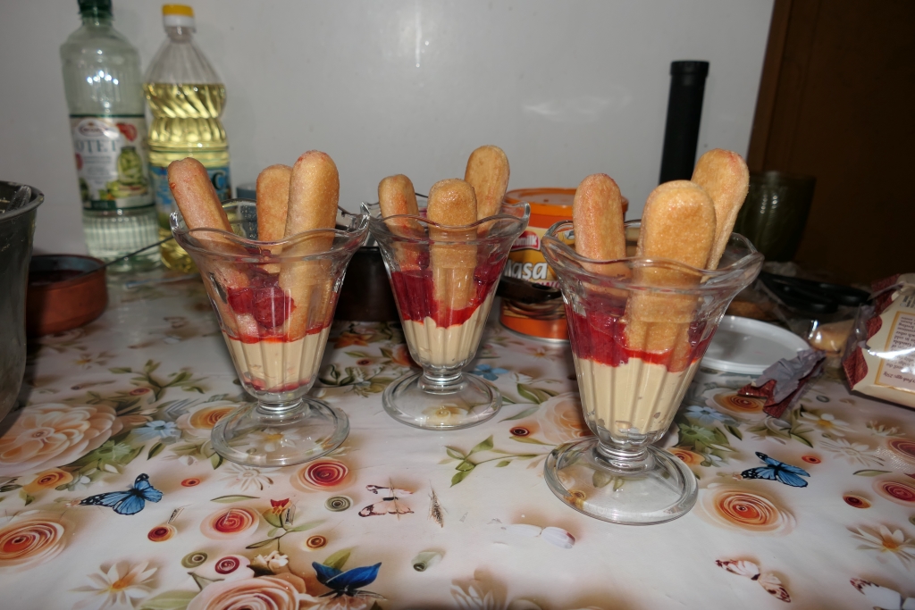 Desert cu capsuni si zmeura