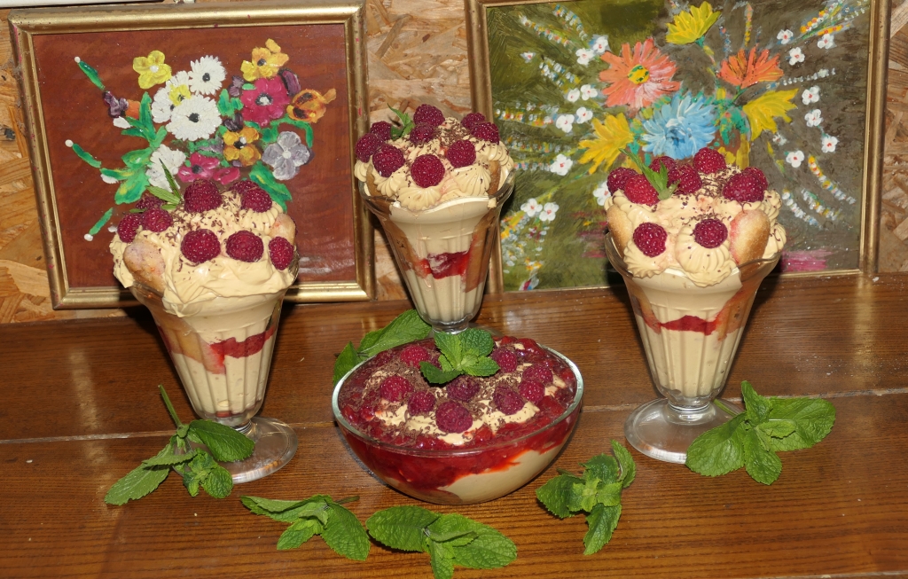 Desert cu capsuni si zmeura - Reteta delicioasa, fara coacere