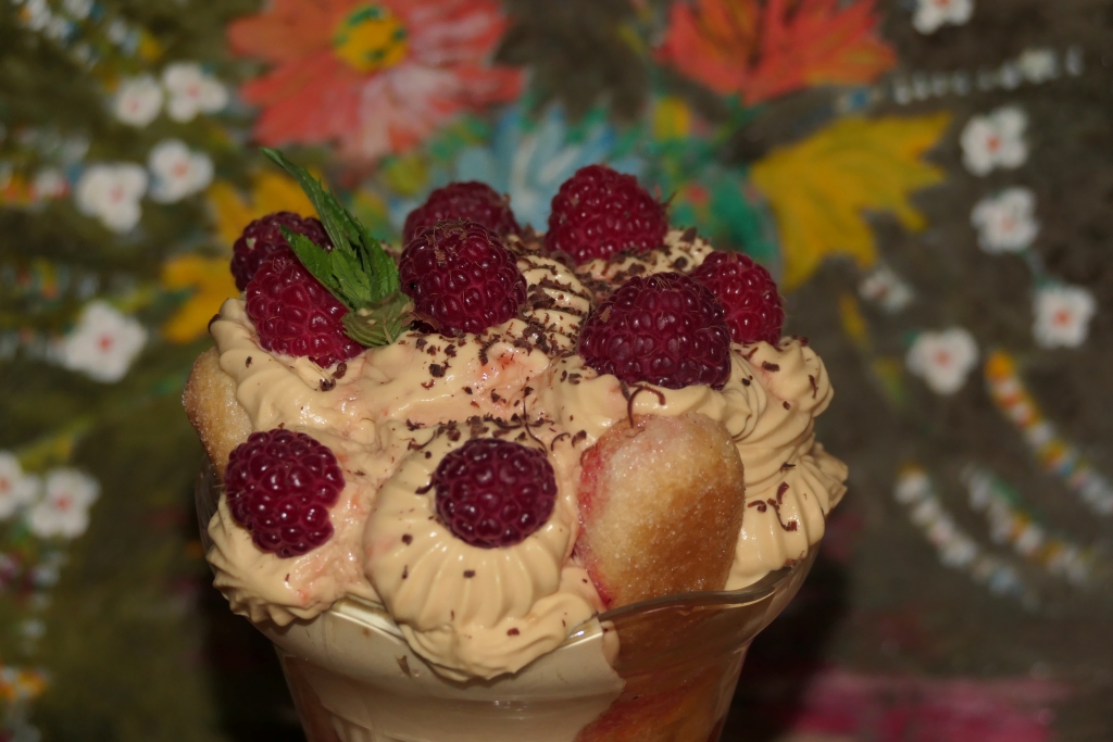 Desert cu capsuni si zmeura - Reteta delicioasa, fara coacere