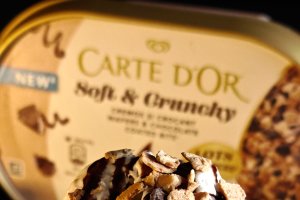 Cheesecake la pahar cu înghețată - Desert ușor, rapid și răcoritor
