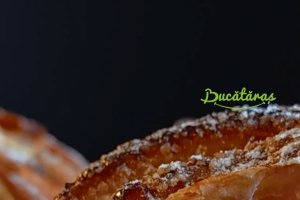 Plăcinte cu brânză și caise sau fructe de pădure - Desert rapid și delicios
